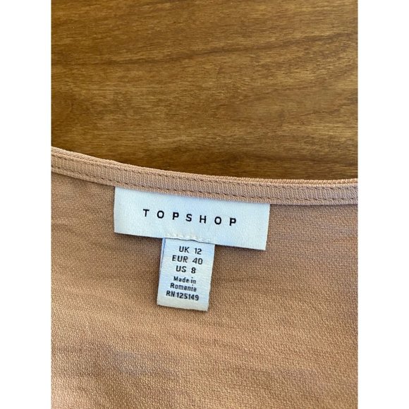Topshop Belted Vneck shirt with tortoise buckle. Size 8 - Picture 3 of 4